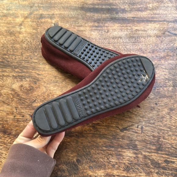 Minnetonka Moccasins Women’s Burgundy suede leather size 6 - Picture 4 of 7